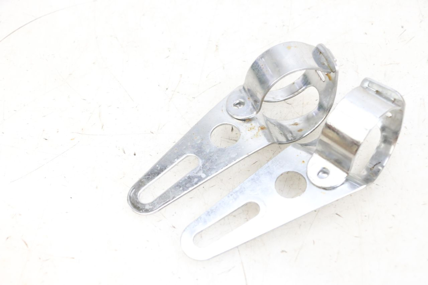 photo de HEADLIGHT BRACKET SUZUKI GSF N BANDIT 600 (1996 - 1999) - Technical close-up