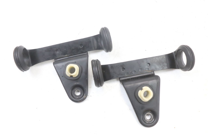 photo de HEADLIGHT BRACKET SUZUKI GSX E 250 (1982 - 1983)