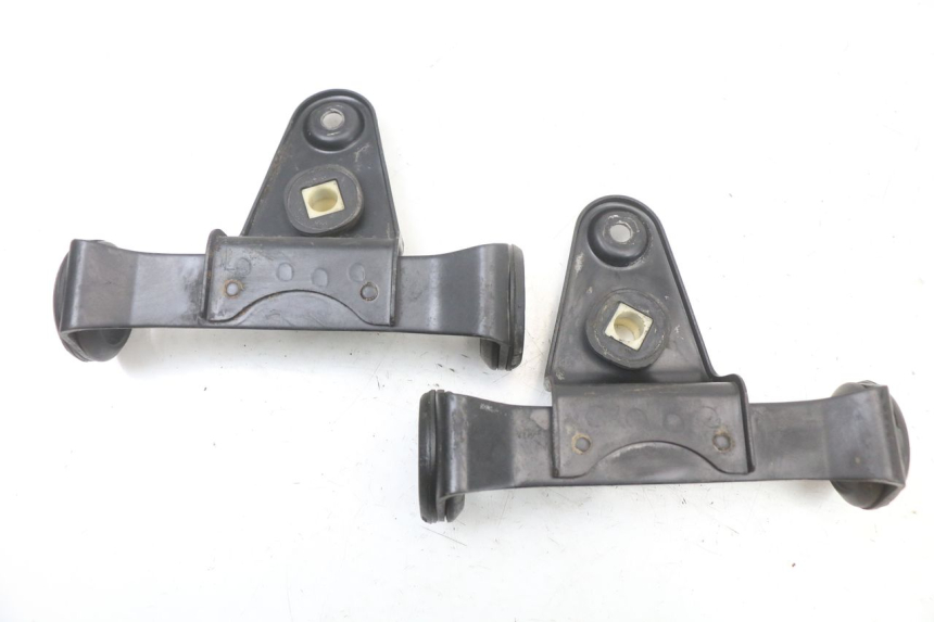 photo de HEADLIGHT BRACKET SUZUKI GSX E 250 (1982 - 1983)
