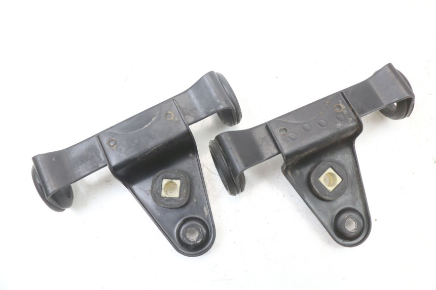 photo de HEADLIGHT BRACKET SUZUKI GSX E 250 (1982 - 1983)