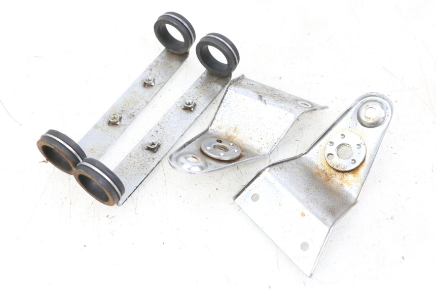 photo de HEADLIGHT BRACKET HYOSUNG GF 125 (2001 - 2005)