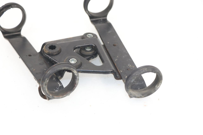 photo de HEADLIGHT BRACKET SUZUKI DR DJEBEL 600 (1985 - 1990)