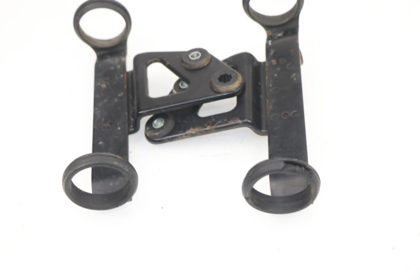 photo de HEADLIGHT BRACKET SUZUKI DR DJEBEL 600 (1985 - 1990)
