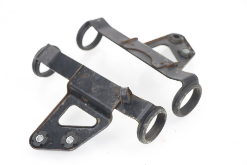 photo de HEADLIGHT BRACKET SUZUKI DR DJEBEL 600 (1985 - 1990)