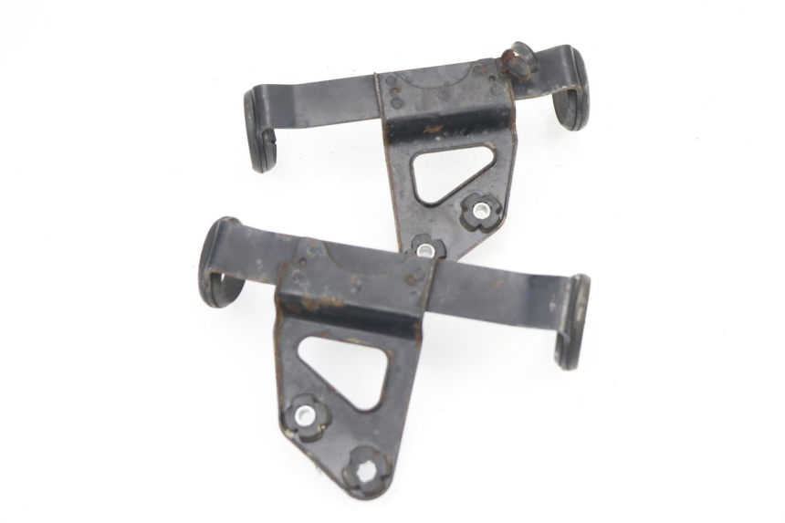photo de HEADLIGHT BRACKET SUZUKI DR DJEBEL 600 (1985 - 1990)