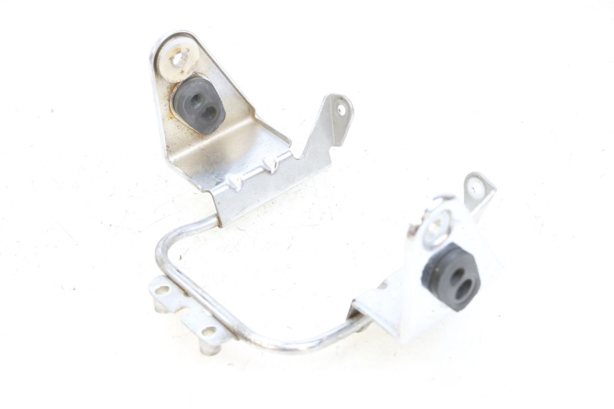 photo de HEADLIGHT BRACKET KAWASAKI ZR 7 750 (1999 - 2001) - Technical close-up