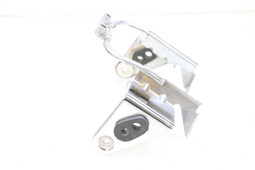 photo de HEADLIGHT BRACKET KAWASAKI ZR 7 750 (1999 - 2001) - Fixing points details