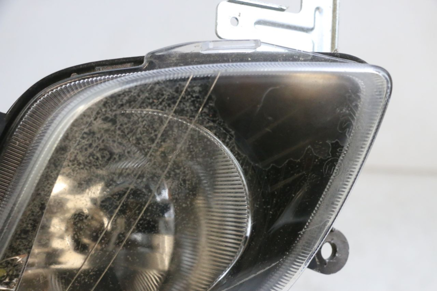 photo de RIGHT HEADLIGHT SYM GTS EVO 125 (2009 - 2013) - Zoom on usage condition