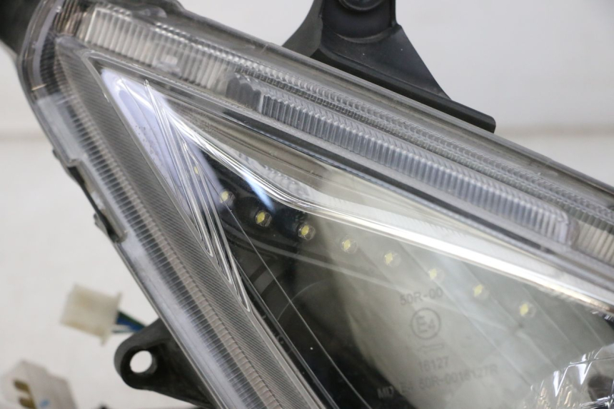 photo de RIGHT HEADLIGHT SYM JOYMAX 125 (2010 - 2017)