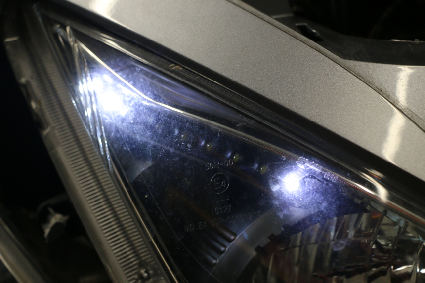 photo de RIGHT HEADLIGHT SYM JOYMAX 125 (2010 - 2017)
