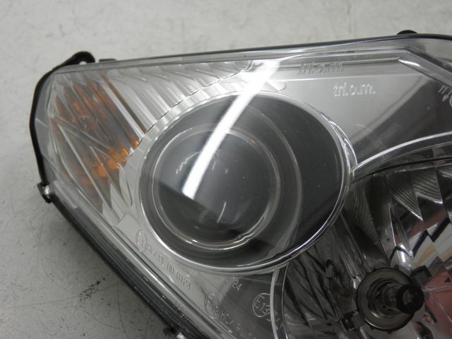 photo de RIGHT FRONT HEADLIGHT PEUGEOT SATELIS 125 (2010 - 2012)