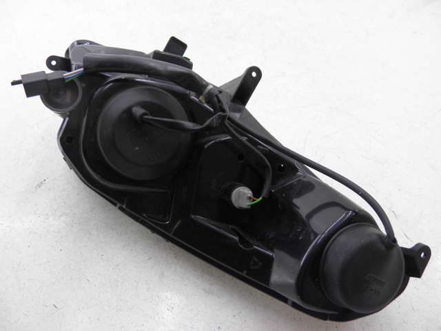 photo de RIGHT FRONT HEADLIGHT PEUGEOT SATELIS 125 (2010 - 2012)