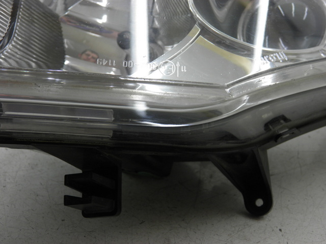 photo de RIGHT FRONT HEADLIGHT PEUGEOT SATELIS 125 (2010 - 2012)