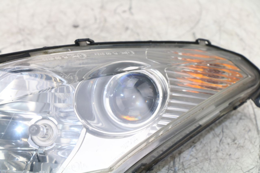 photo de RIGHT FRONT HEADLIGHT PEUGEOT SATELIS 125 (2006 - 2009)