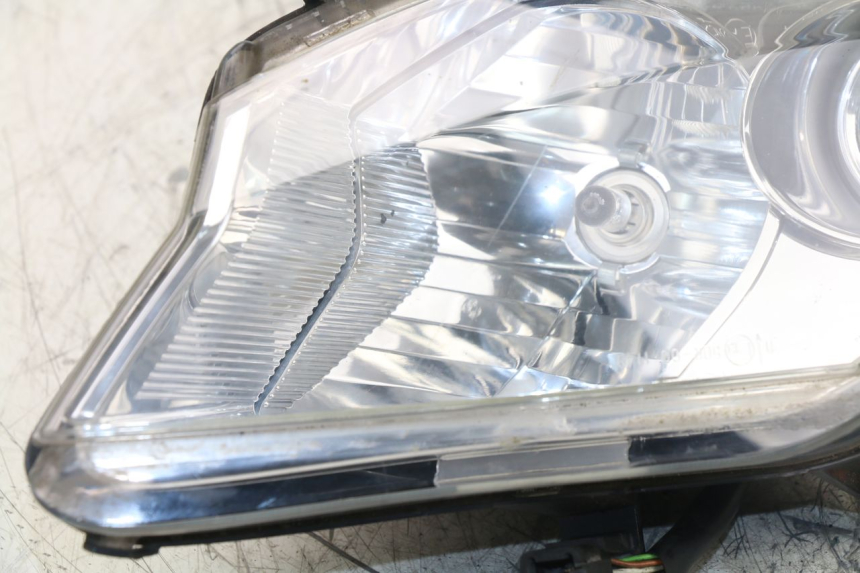 photo de RIGHT FRONT HEADLIGHT PEUGEOT SATELIS 125 (2006 - 2009)