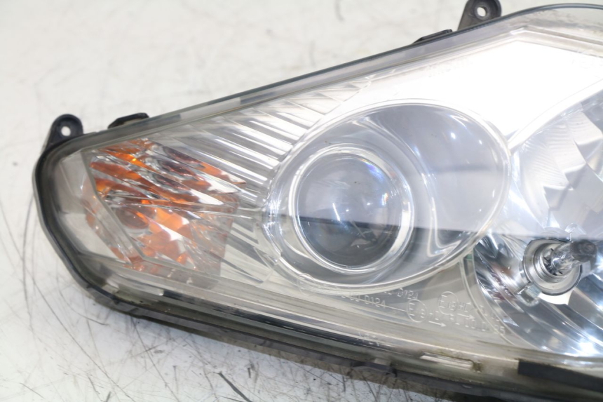 photo de RIGHT FRONT HEADLIGHT PEUGEOT SATELIS 125 (2006 - 2009)