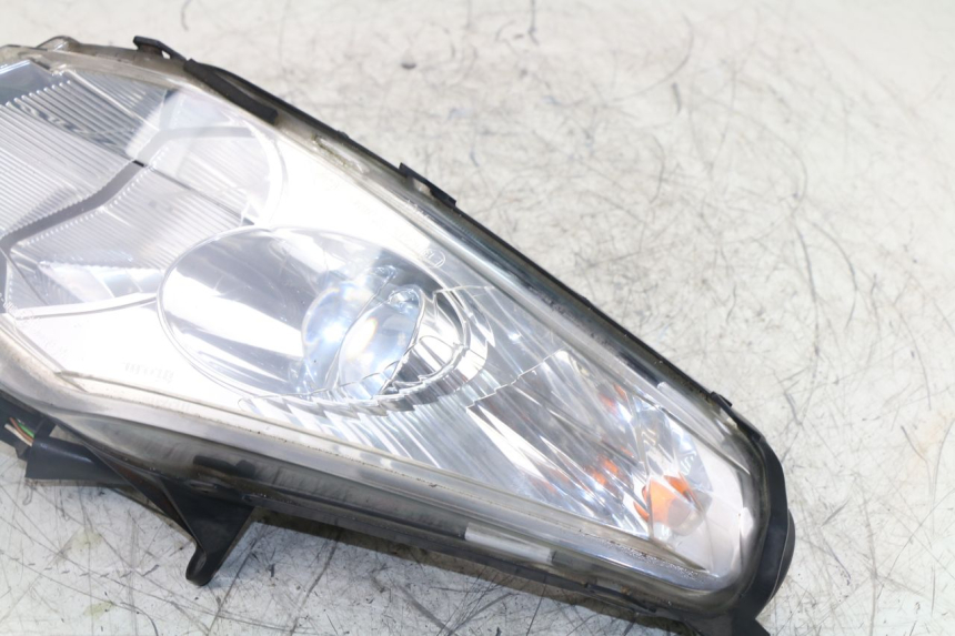 photo de RIGHT FRONT HEADLIGHT PEUGEOT SATELIS 125 (2006 - 2009)