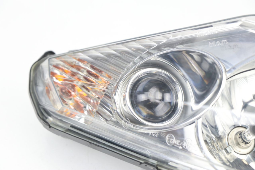 photo de RIGHT FRONT HEADLIGHT PEUGEOT SATELIS 125 (2010 - 2012)