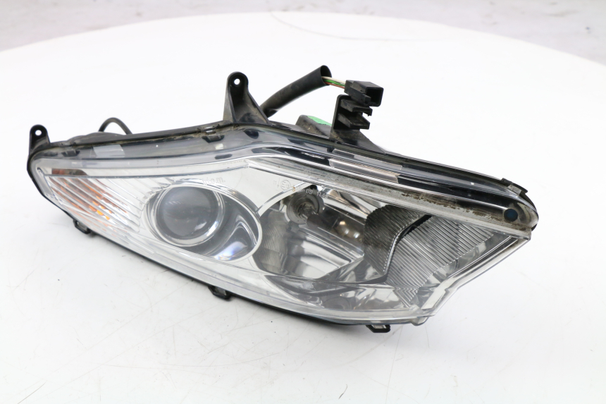 photo de RIGHT HEADLIGHT PEUGEOT SATELIS COMPRESSOR K15 125 (2006 - 2009)