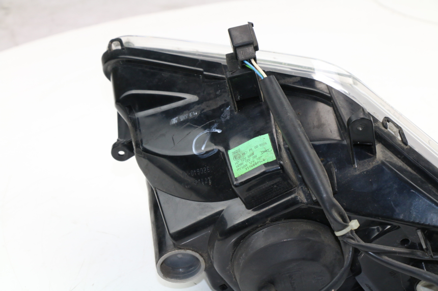 photo de RIGHT HEADLIGHT PEUGEOT SATELIS COMPRESSOR K15 125 (2006 - 2009)