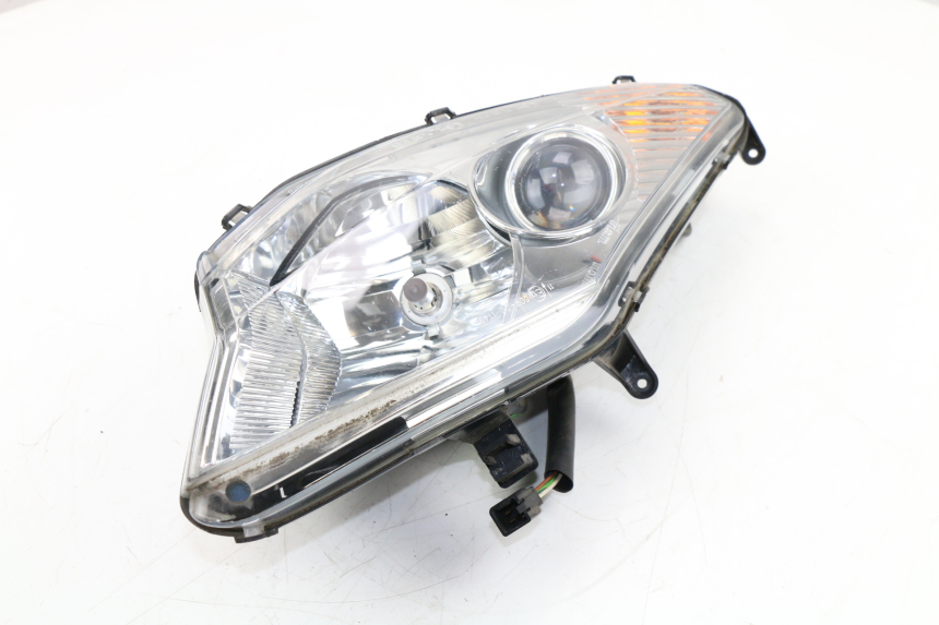 photo de RIGHT HEADLIGHT PEUGEOT SATELIS COMPRESSOR K15 125 (2006 - 2009)