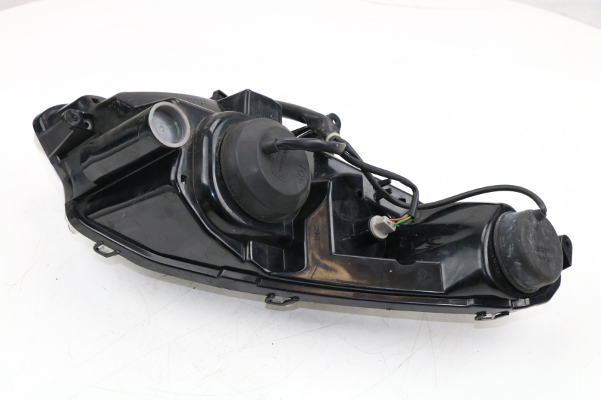 photo de RIGHT HEADLIGHT PEUGEOT SATELIS COMPRESSOR K15 125 (2006 - 2009)