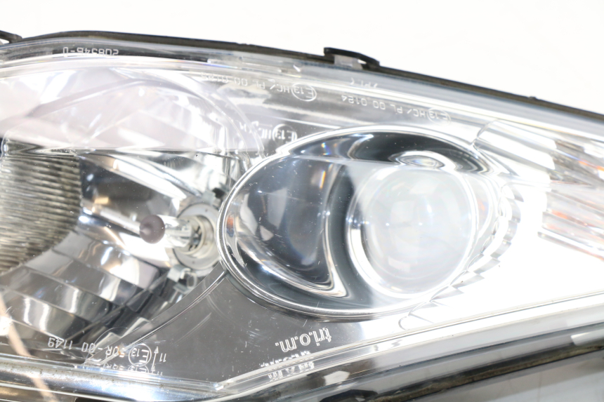 photo de RIGHT HEADLIGHT PEUGEOT SATELIS COMPRESSOR K15 125 (2006 - 2009)