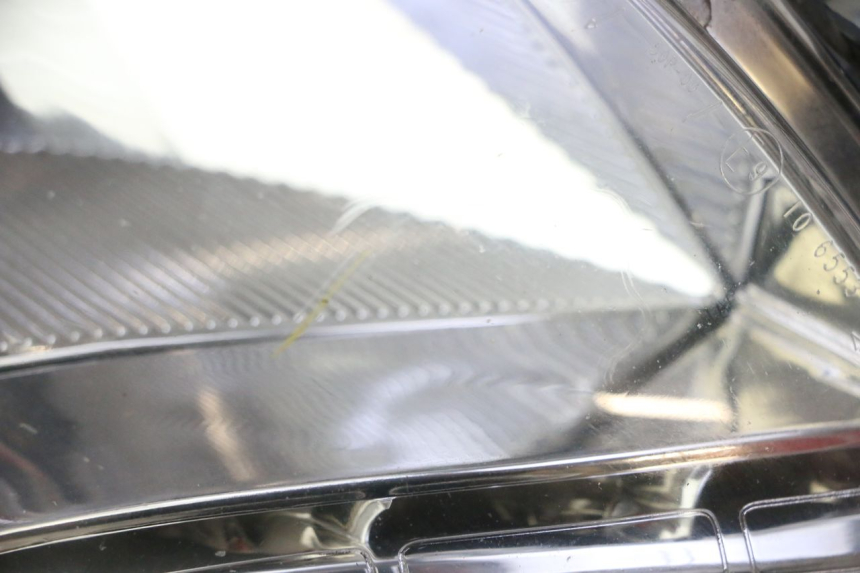 photo de RIGHT HEADLIGHT PEUGEOT SATELIS 125 (2013 - 2018)