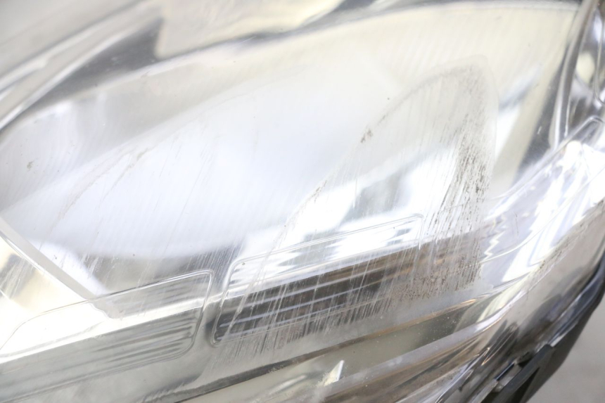 photo de RIGHT HEADLIGHT PEUGEOT SATELIS 125 (2013 - 2018)