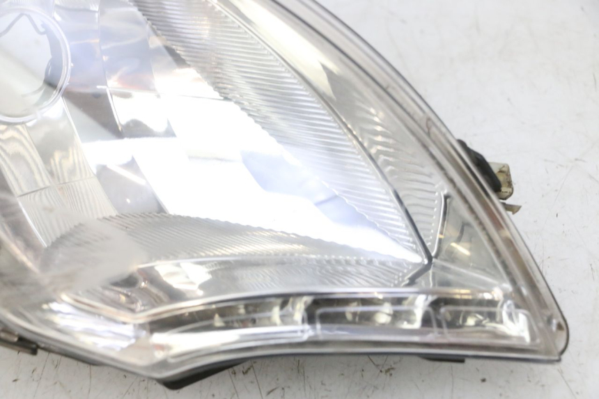 photo de RIGHT HEADLIGHT PEUGEOT SATELIS 125 (2013 - 2018)
