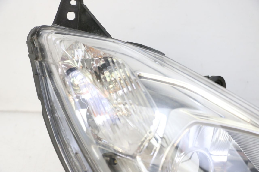 photo de RIGHT HEADLIGHT PEUGEOT SATELIS 125 (2013 - 2018)