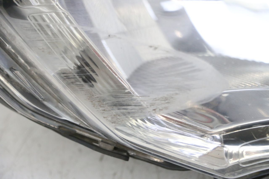 photo de RIGHT HEADLIGHT PEUGEOT SATELIS 125 (2013 - 2018)