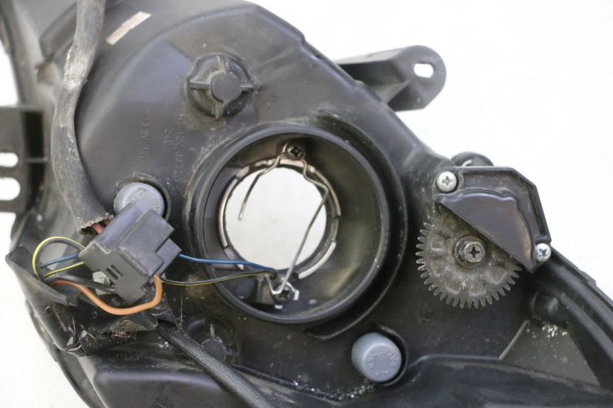 photo de RIGHT HEADLIGHT PEUGEOT SATELIS 125 (2013 - 2018)