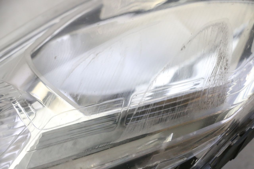 photo de RIGHT HEADLIGHT PEUGEOT SATELIS 125 (2013 - 2018)