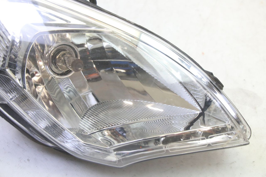 photo de RIGHT FRONT HEADLIGHT PEUGEOT SATELIS 125 (2010 - 2012)
