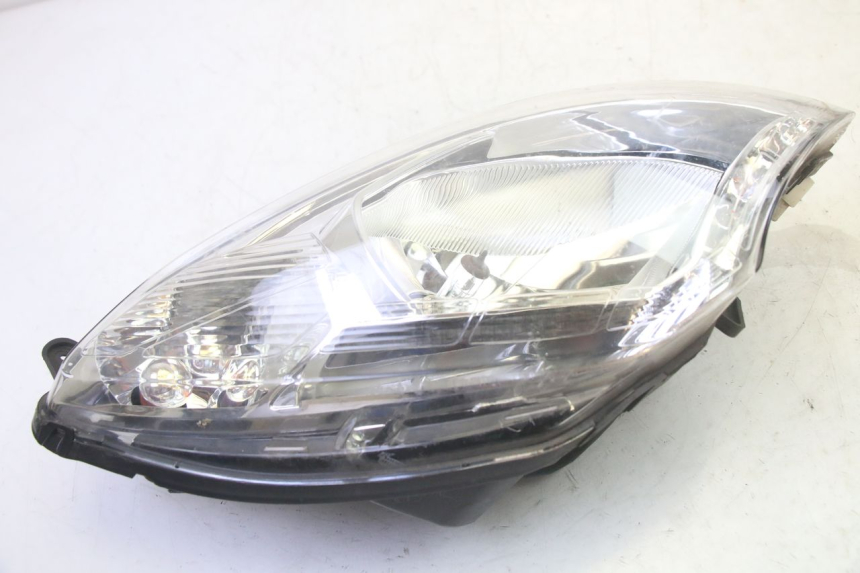 photo de RIGHT FRONT HEADLIGHT PEUGEOT SATELIS 125 (2010 - 2012)