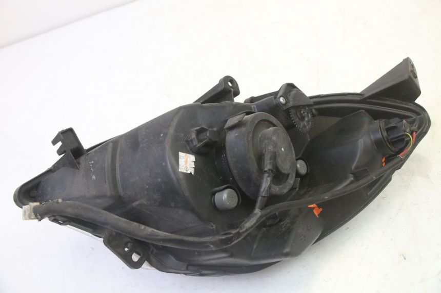 photo de RIGHT FRONT HEADLIGHT PEUGEOT SATELIS 125 (2010 - 2012)