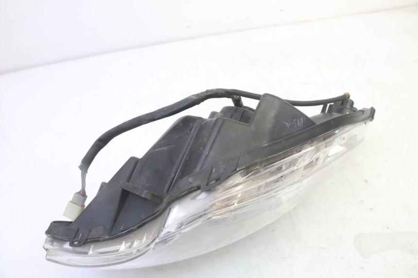 photo de RIGHT FRONT HEADLIGHT PEUGEOT SATELIS 125 (2010 - 2012)