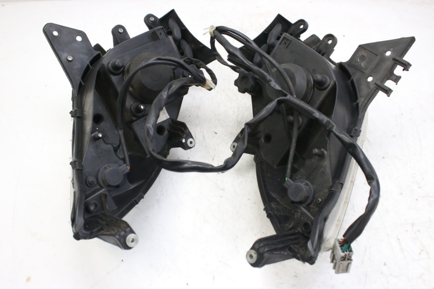 photo de FRONT HEADLIGHT HONDA FES S-WING SWING ABS 125 (2007 - 2015)