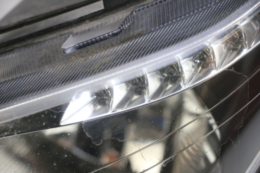 photo de LEFT HEADLIGHT SYM GTS EVO 125 (2009 - 2013) - Component zoom
