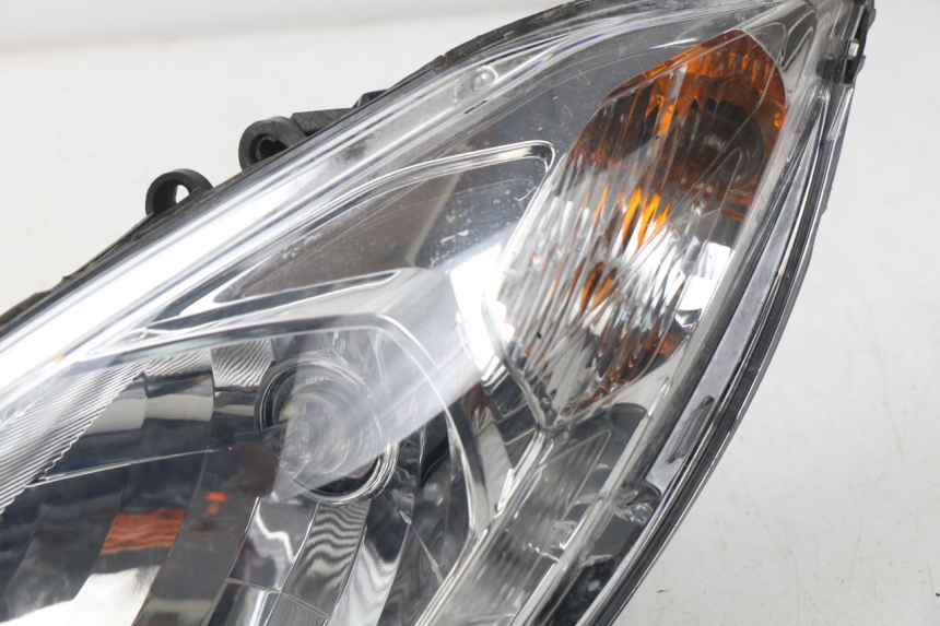 photo de LEFT HEADLIGHT PEUGEOT SATELIS 125 (2013 - 2018)