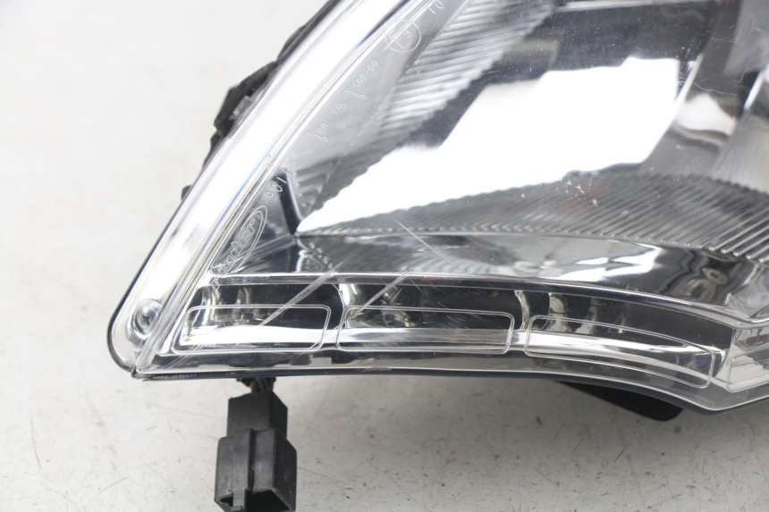 photo de LEFT HEADLIGHT PEUGEOT SATELIS 125 (2013 - 2018)