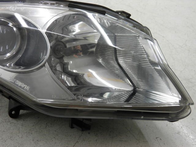 photo de LEFT FRONT HEADLIGHT PEUGEOT SATELIS 125 (2006 - 2009)