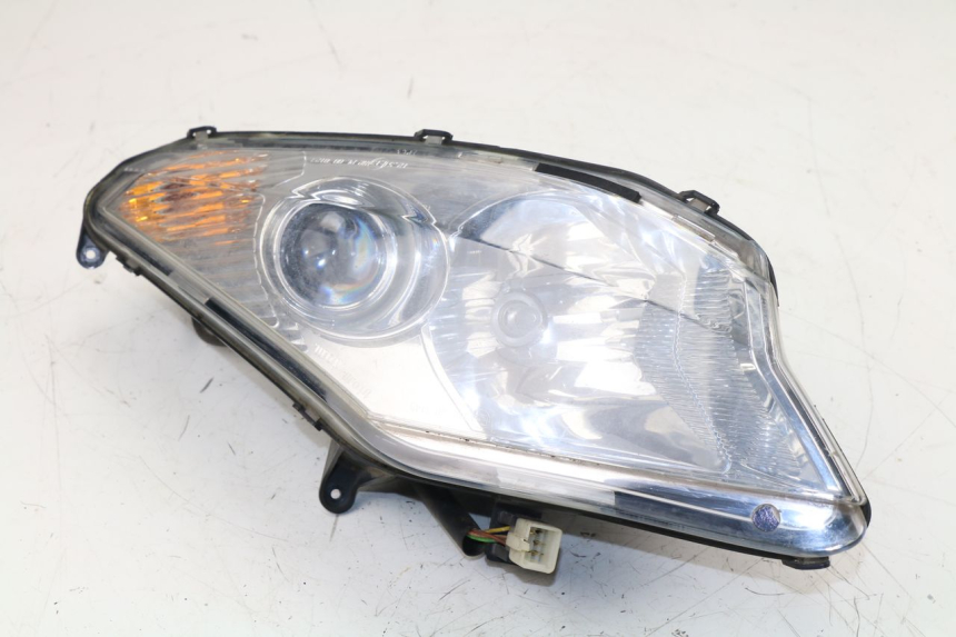 photo de LEFT HEADLIGHT PEUGEOT SATELIS 125 (2010 - 2012)