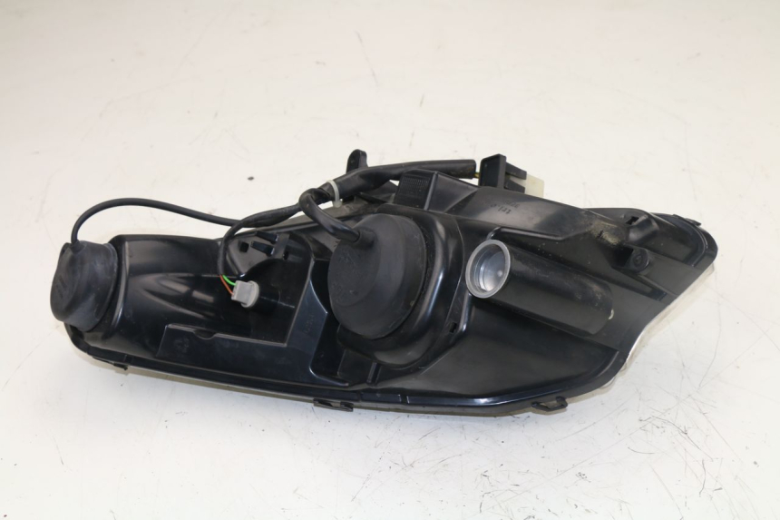 photo de LEFT HEADLIGHT PEUGEOT SATELIS 125 (2010 - 2012)