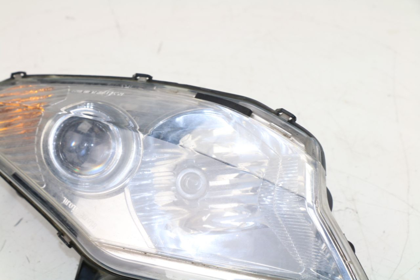 photo de LEFT HEADLIGHT PEUGEOT SATELIS 125 (2010 - 2012)