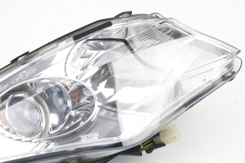 photo de LEFT HEADLIGHT PEUGEOT SATELIS 125 (2013 - 2018)