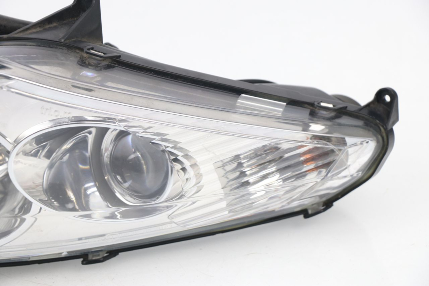 photo de LEFT HEADLIGHT PEUGEOT SATELIS 125 (2013 - 2018)