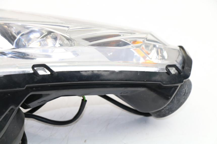 photo de LEFT HEADLIGHT PEUGEOT SATELIS COMPRESSOR K15 125 (2006 - 2009)