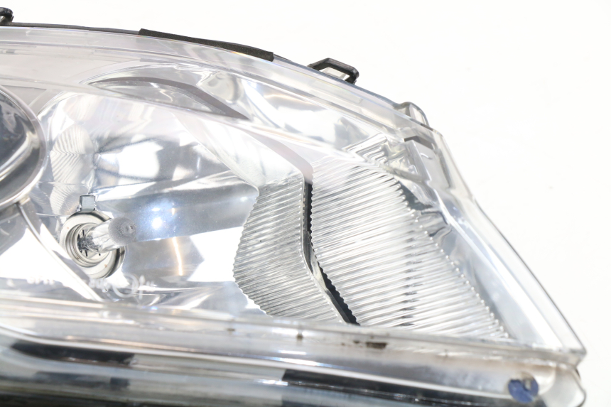 photo de LEFT HEADLIGHT PEUGEOT SATELIS COMPRESSOR K15 125 (2006 - 2009)